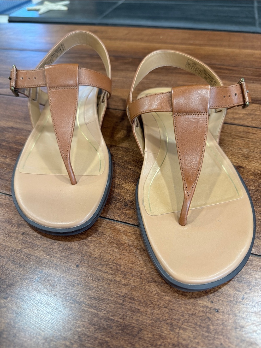 Vionic Tan T-Strap Leather Sandals with Adjustable Buckle size 7.5 Wide